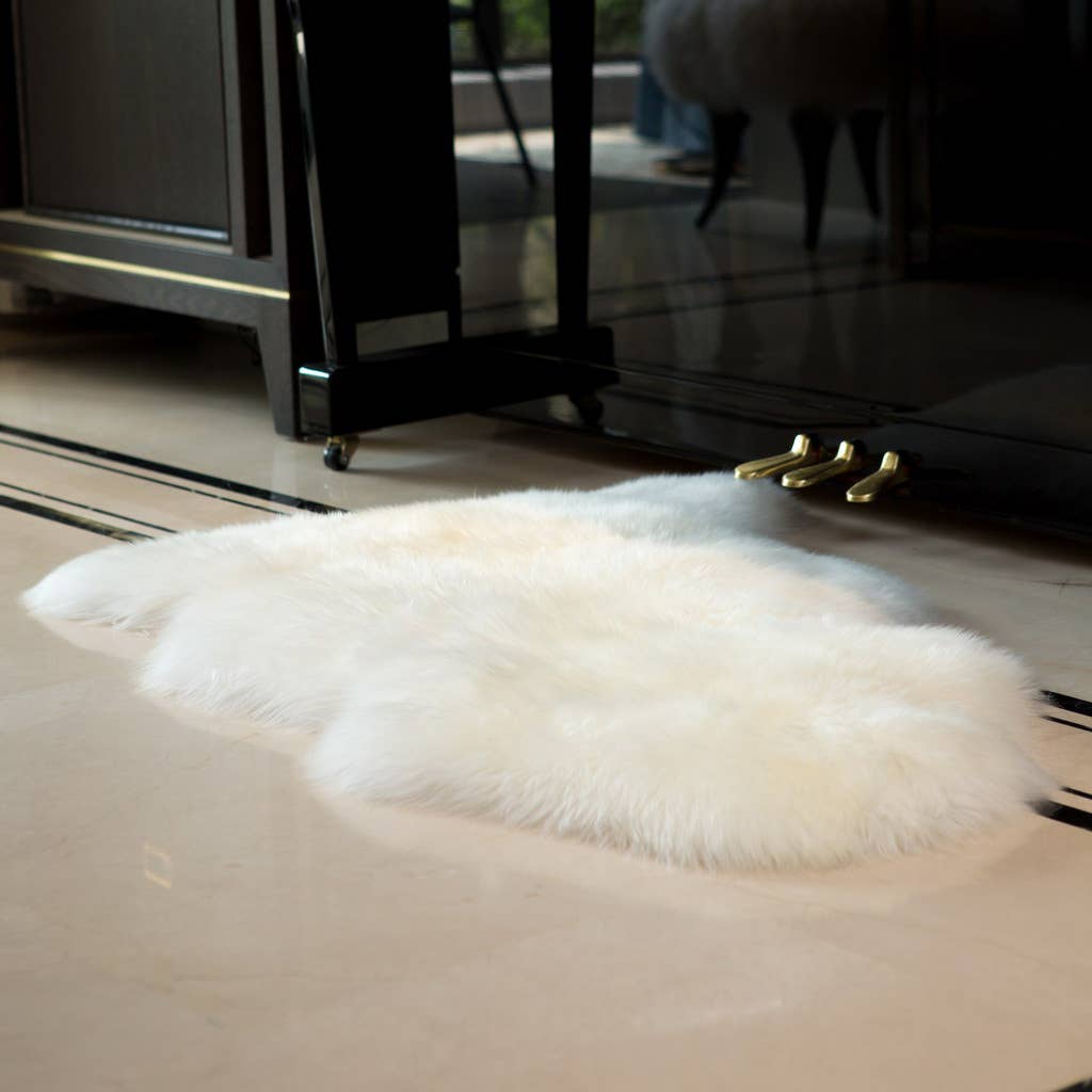 Sheepskin Rug: Ivory / Single (2'x3')