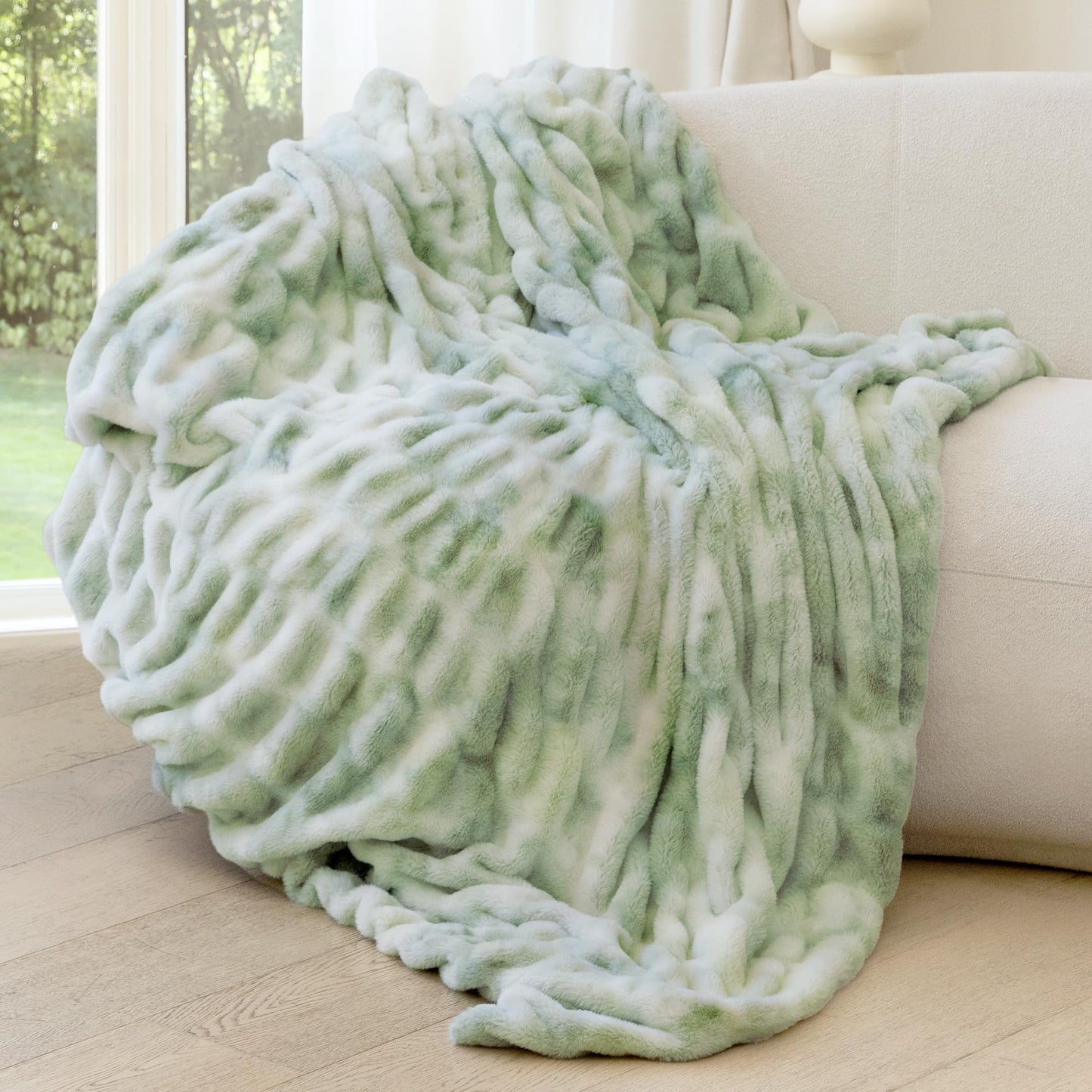 Ultra Soft Cozy Faux Fur Throw Blanket, Fuzzy Plush Thick Bubble Blanket, Oversize Luxury Fluffy Blanket for Couch, Sofa, Bedroom, and Living Room, 50x60 Inches, Light Brown