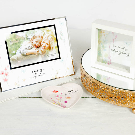 Load image into Gallery viewer, Mom - 4.5&amp;quot; Keepsake Dish
