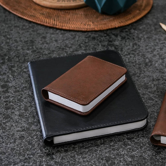 Load image into Gallery viewer, Bonded Leather Smart Book Light: Black Leather / Large
