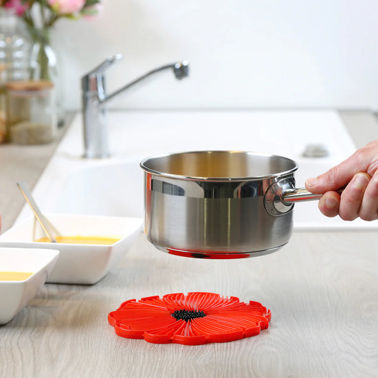 Load image into Gallery viewer, Poppy Trivet 8&amp;quot; (Red)
