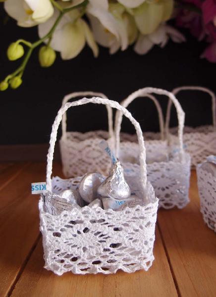 Load image into Gallery viewer, Mini Lace Favor Basket Set/6
