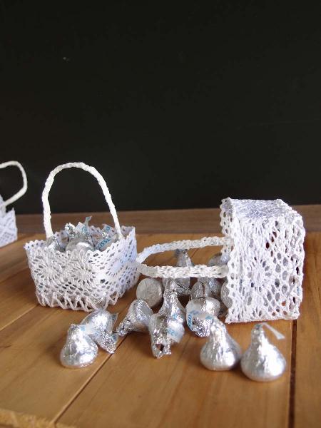Load image into Gallery viewer, Mini Lace Favor Basket Set/6
