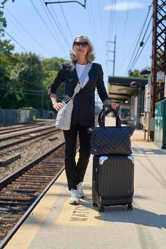 Load image into Gallery viewer, Black Puffer Hydrotote
