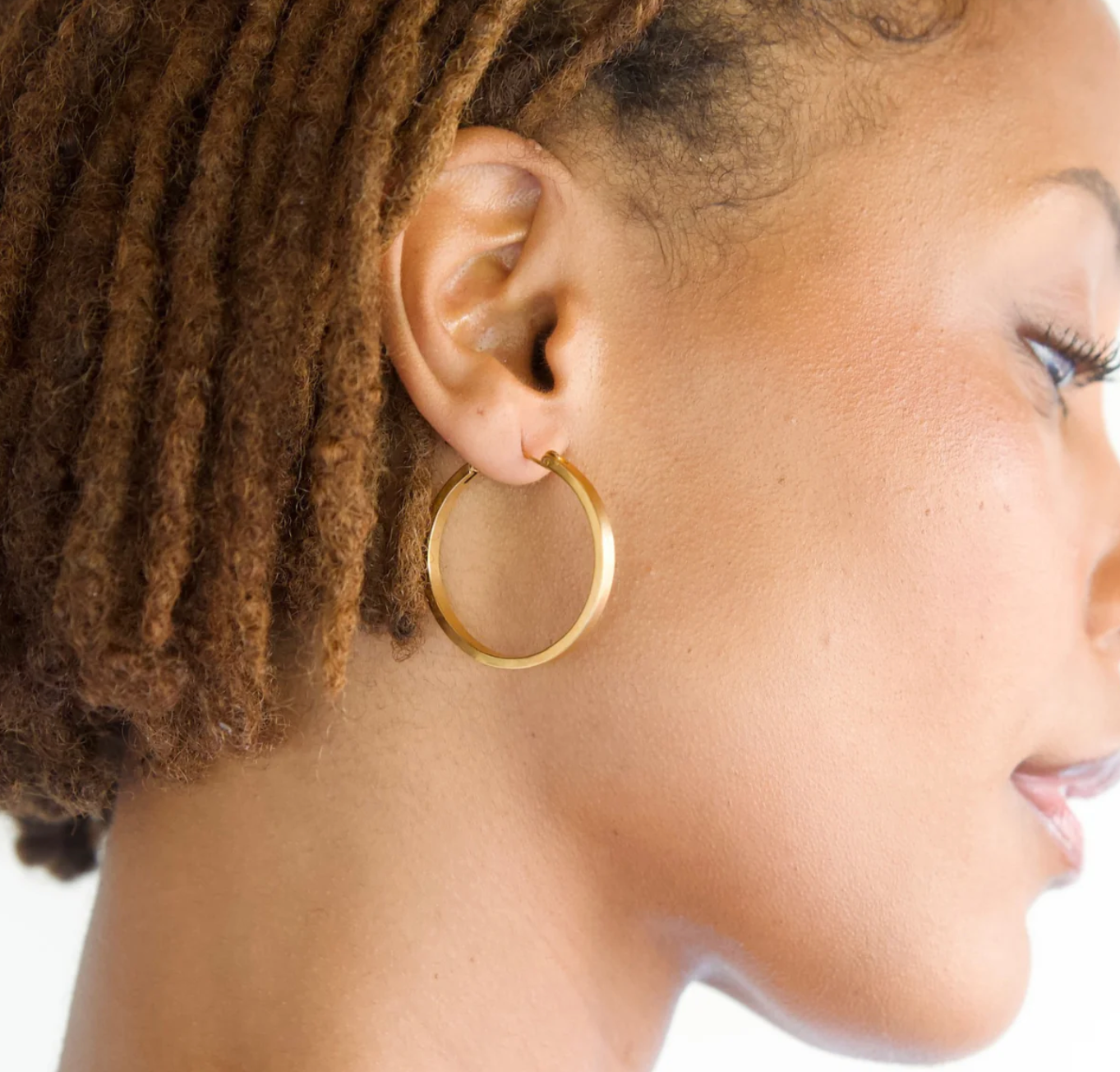 Ellie Vail Ilavia Medium Hoop Earring