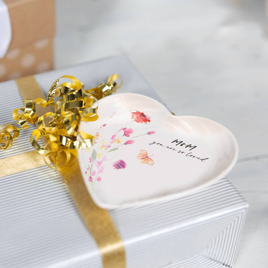 Load image into Gallery viewer, Mom - 4.5&amp;quot; Keepsake Dish
