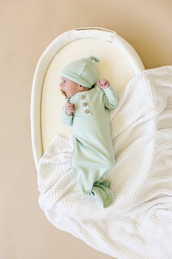 Newborn Bamboo Gown & Hat Set: Green / Gown & Hat Set