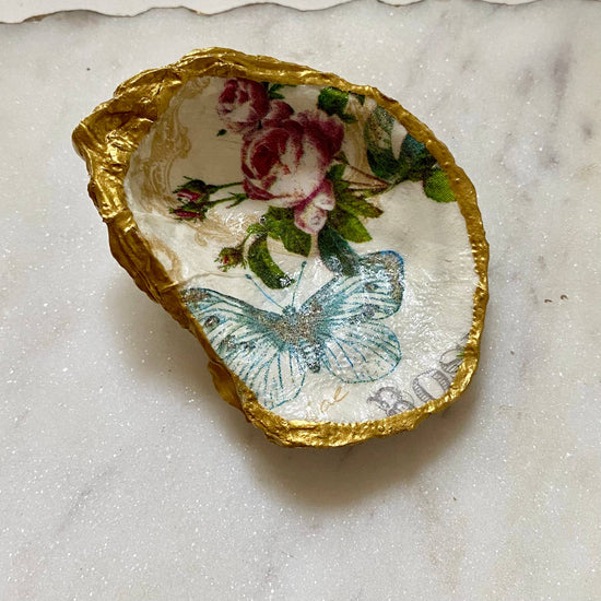 Load image into Gallery viewer, Medium La Vie En Rose Oyster Shell Jewelry Dish
