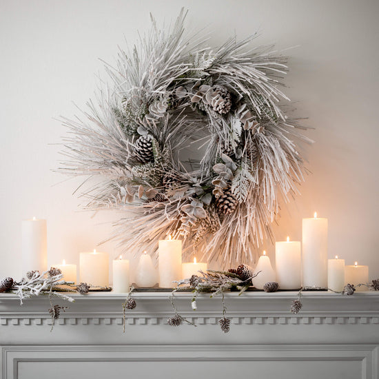 Load image into Gallery viewer, Heavily Flocked Wreath
