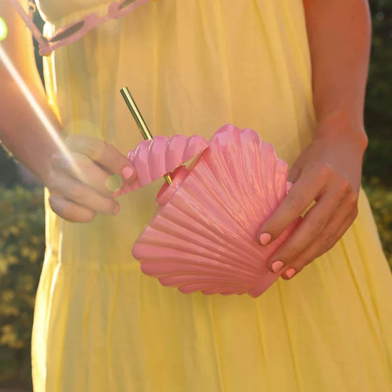 SHELL-EBRATE REUSABLE PARTY SIPPER CUP WITH STRAW